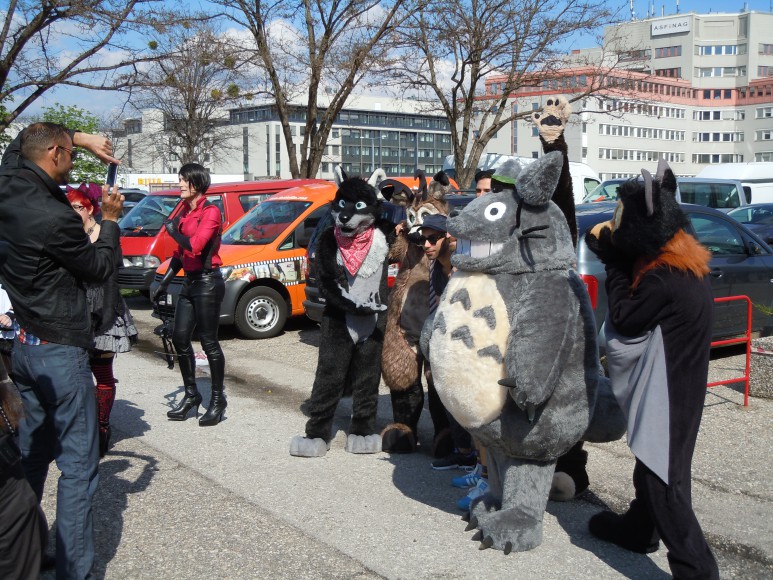 Totoro mit den Furries. Too kawaii!